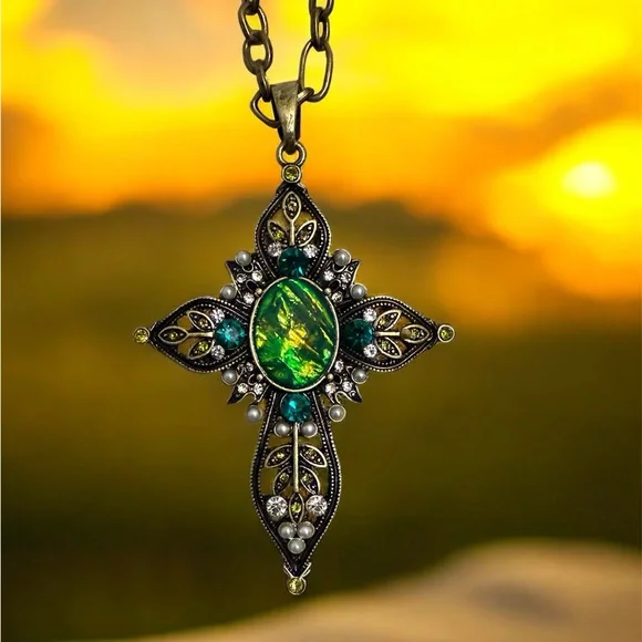 Elegant Green and Silver Cross Pendant Necklace - Picture 3 of 8
